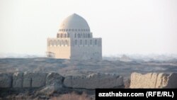 Soltan Sanjar mawzoleýi, Baýramaly, 2014. 