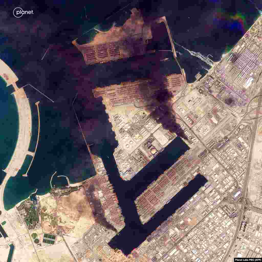 Luka Jebel Ali u Dubaiju, snimljena 26. februara i potom 1. marta, nakon što je Iran izveo napade na Ujedinjene Arapske Emirate.
