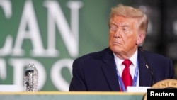 Трамп також знову написав, що іранській армії було завдано серйозної шкоди під час ударів США в лютому-квітні і поскаржився, що Іран «тільки говорить, але нічого не робить»