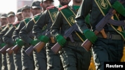 Члени Корпусу вартових Ісламської революції беруть участь у військовому параді в Тегерані, архівне фото
