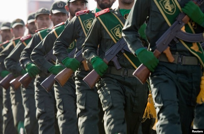 Бойцы КСИР на параде в Тегеране