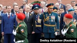 د مسکو په سره میدان کې پوځي رسم ګذشت

