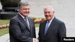 Президент Украины Петр Порошенко и госсекретарь США Рекс Тиллерсон, Киев, 9 июня 2017 год