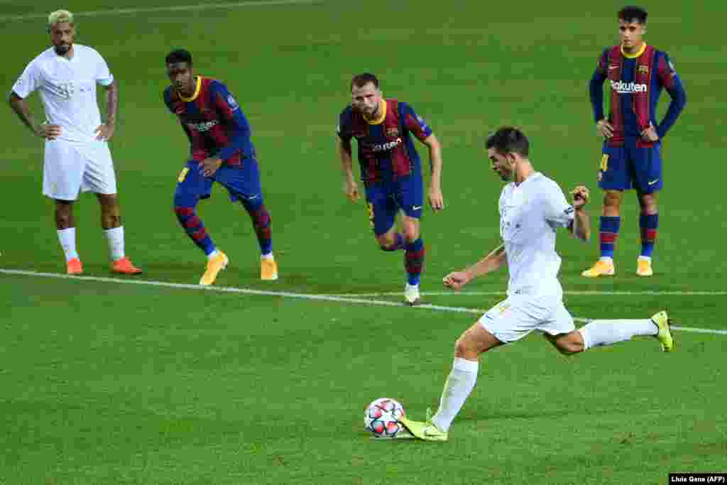 Karatin, a Ferencváros ukrán középpályása tizenegyest értékesít a Barcelona elleni meccsen október 20-án, a Camp Nou stadionban. A végeredmény végül 5-1 lett, a Barcelona javára. 