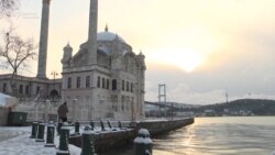 Стамбулдагы ак кар, көк жылгаяк