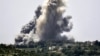 Oblaci dima izbijaju tokom izraelskog bombardovanja sela Alma al-Šab u južnom Libanu 25. aprila 2024. usred tekućih prekograničnih tenzija između Izraela i palestinskih militanata Hamasa u Pojasu Gaze.