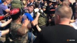 На російського опозиціонера Навального напали в Анапі (відео)