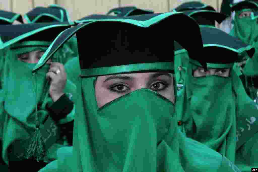 Newly graduated Afghan midwives attend a commencement ceremony at the Governor&#39;s House in Jalalabad, Nangarhar Province. (AFP/Noorullah Shirzada)