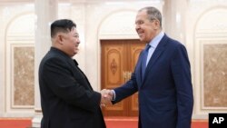 Președintele Coreei de Nord, Kim Jong Un, l-a primit la Phenian pe ministrul rus de Externe, Serghei Lavrov.