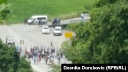 Migrantët në kufirin pranë Vellika Kladushës