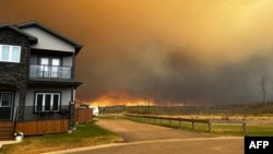 Лесной пожар в Канаде, май 2024 года. Тысячи жителей были вынуждены покинуть свои дома. Photo by KOSAR / AFP