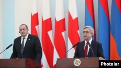 Armenia - President Serzh Sarkisian (R) and his Georgian counterpart Giorgi Margvelashvili give a joint press conference in Yerevan, 27Feb2014.