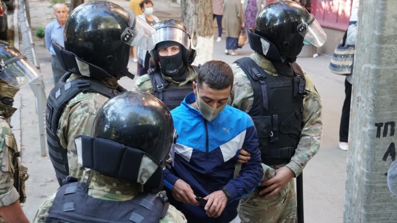 Задержанных в Симферополе крымских татар доставили в отдел полиции на Павленко – адвокат