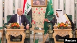 Saudi Arabia's King Salman (right) talks with Iraqi Prime Minister Haidar al-Abadi in Jeddah on June 19.