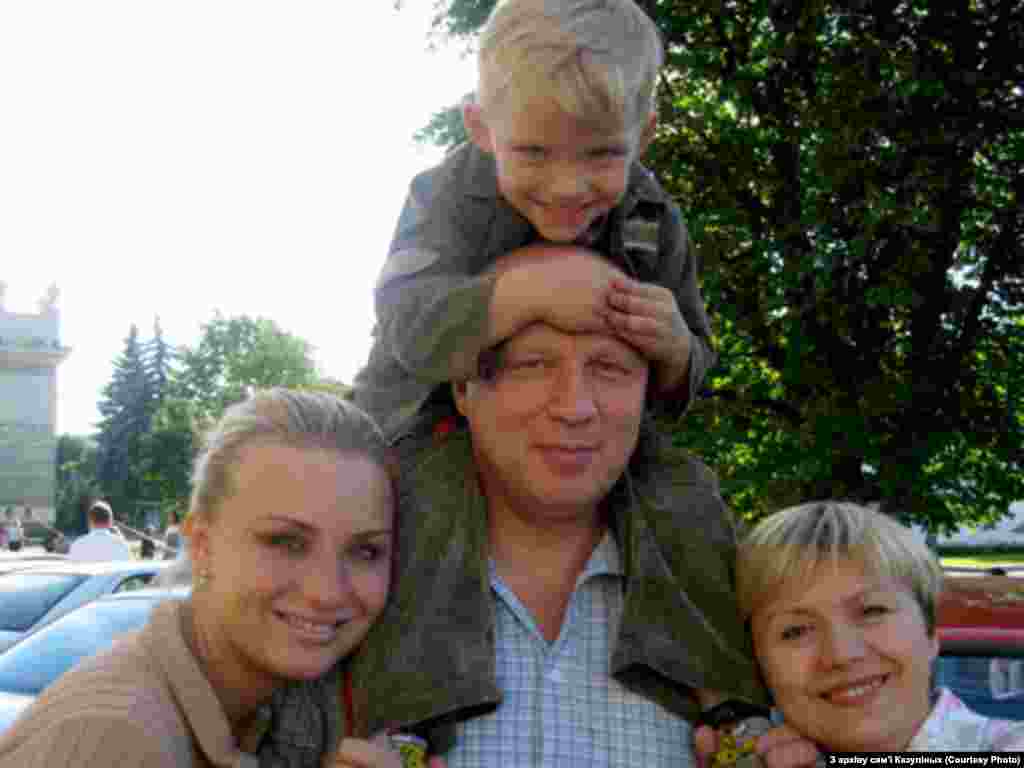 Alyaksandr Kazulin, his wife Iryna Kazulina (right), and family - President Lukashenka said on February 15 that he had offered Kazulin a temporary release from prison so that he could accompany his wife, Iryna, who is suffering from cancer, to Germany for medical treatment. But Kazulin's relatives say the terms of the offer are unclear, and could be tantamount to expulsion from Belarus.