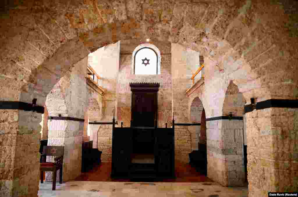 Интерьер древней синагоги в Сараево, датируемой 1581 годом.&nbsp;