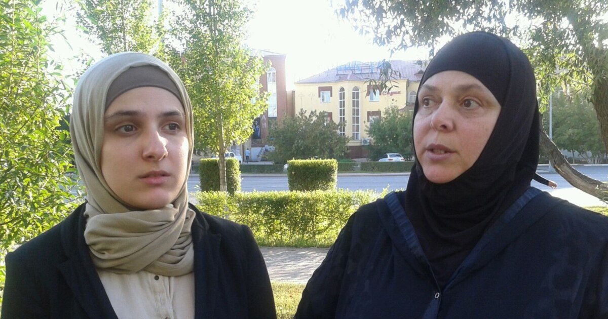 Қыздар колледжінің бірінші курс студенттері