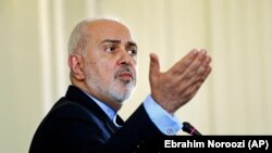 Eýranyň daşary işler ministri Mohammad Jawad Zarif Tährandaky metbugat ýygnagynda çykyş edýär. Arhiw suraty