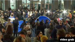 საპროტესტო აქციის მონაწილეებმა საქართველოს პარლამენტთან კარვები 14 ნოემბერს ღამით გაშალეს