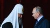 Президент РФ Владимир Путин приветствует патриарха Кирилла с 70-летием в Москве. Россия, 22 ноября 2016 года