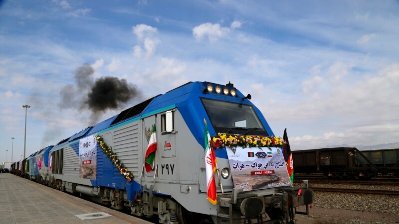 هیئت طالبان در سفر به ایران٬ موضوع گسترش خط آهن را مورد بحث قرار داده است