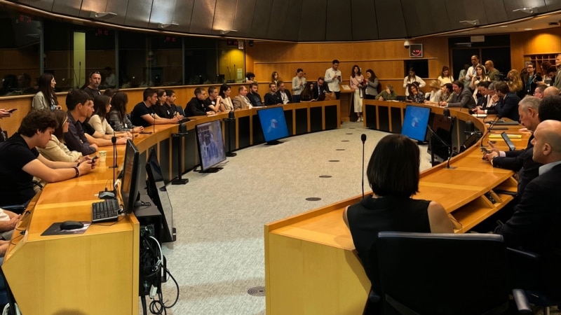 Studenti maratonci u Briselu sa evroposlanicima