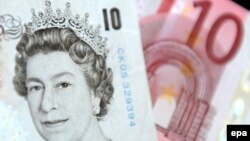 Një banknotë britanike dhe një bankënotë evropiane.