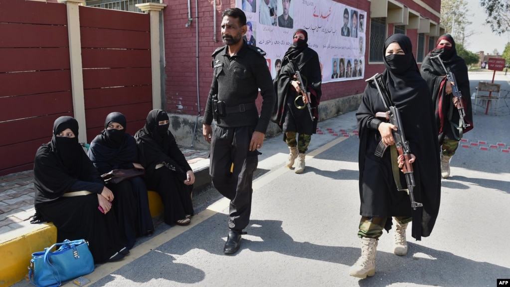 The HRW report said the Pakistani police force is filled with disgruntled, corrupt and tired officers who commit abuses with impunity. (file photo)