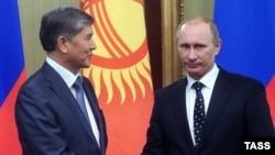 Orsýetiň premýer-ministri W.Putin gyrgyz kärdeşi A.Atambaýew bilen Moskwada duşuşýar, 27-nji dekabr, 2010-njy ýyl.