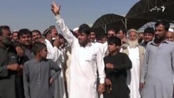 باشنده‌گان منطقه اده شهر جلال آباد می‌گویند از آنان پول غیر قانونی گرفته می‌شود