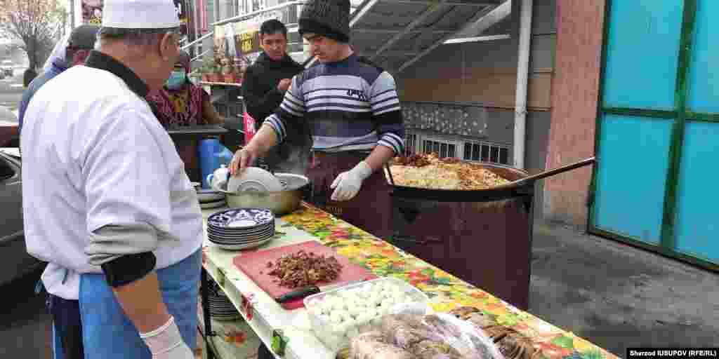 Uzbekistan-Kyrgyzstan-Tashkent plov in Osh