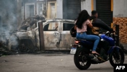 Բրազիլիա - Ռիո դե Ժանեյրոյում ոստիկանական երեկվա գործողության ընթացքում այրված ավտոմեքենա 