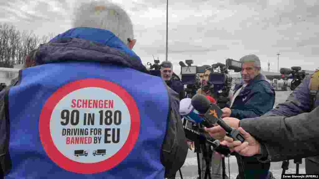 Neđo Mandić, iz Udruženja prevoznika Srbije, rekao je novinarima da je iz Brisela dobrodošao svaki predlog u pravcu rešenja problema, Batrovci, 26. januar 2026.