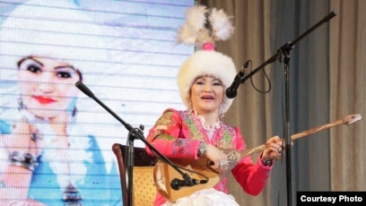 Мас адамды есектің ішіне кіргізді Сефан секс орыс