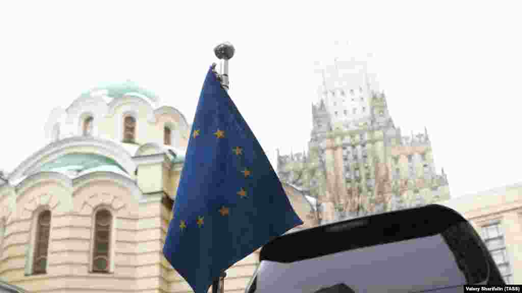 БЕЛГИЈА - Амбасадорите на ЕУ се согласија да воведат нови санкции за осум руски државјани вмешани во заробувањето на 24 украински морнари во инцидентот кој се случи во близина на теснецот Керч во ноември минатата година.