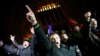 По словам Руслана Бортника, новые власти Украины втиснуты между рациональностью и радикальными требованиями части Майдана