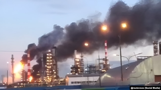 Пожежа на НПЗ в Капотні після атаки українськими дронами. Москва, Росія. 16 червня 2026 року