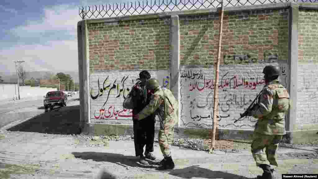 Ulaz u pakistanski grad Hazara, u predgrađu Kvete.