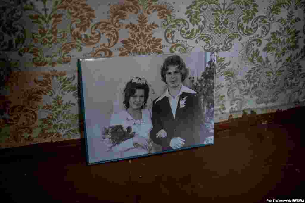 A family photo found in an abandoned apartment