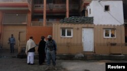 Ýaşaýyş jaýyna gözegçilik edýän kabul polisiýasy