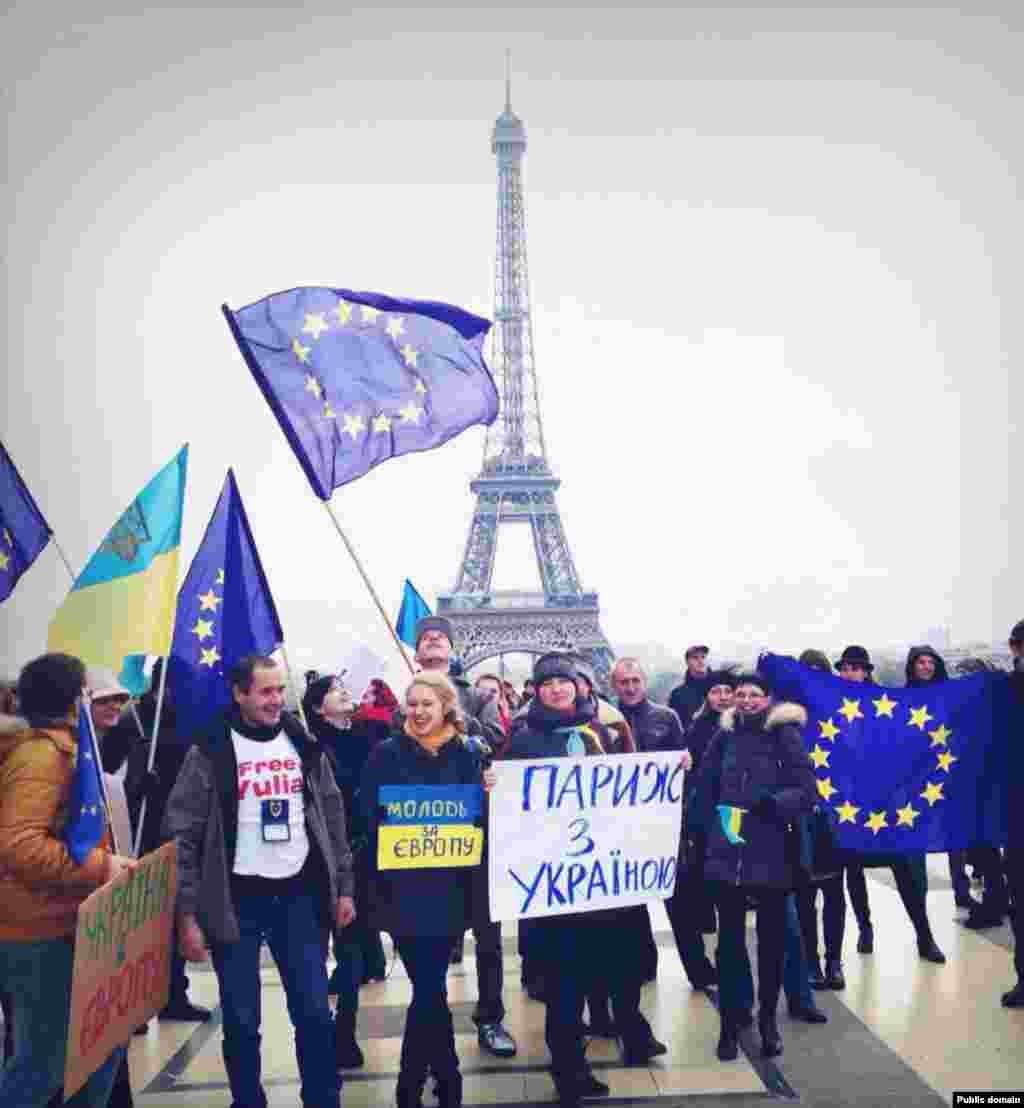 Евромайдан в Париже (фото с Facebook Ioulia Shukan)