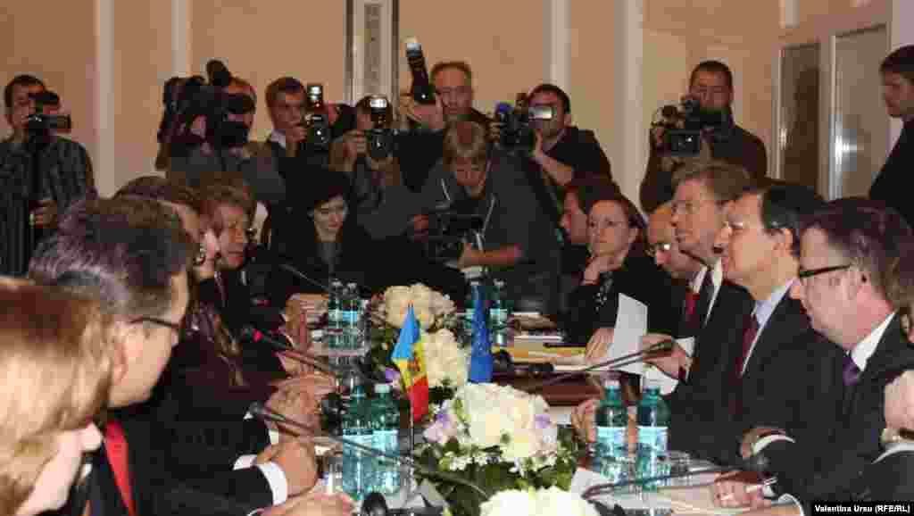 Colocvii și schimburi de idei...