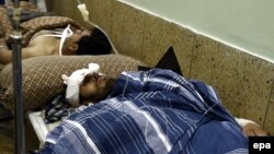 Kabuldaky hüjümde ýaralanan ýaşaýjylar. 19-njy aprel, 2016 ý.