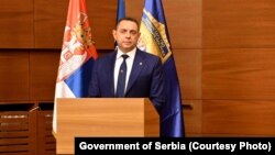 Informisan sam o incidentu, gde se šta desilo i sa kim, ko su svedoci i svi će biti saslušani, pa kad se istraga završi izaći ćemo u javnost, rekao je Vulin na konferenciji za medije povodom godinu dana rada Vlade 2. novembra.