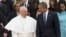 Barack Obama și Papa Francisc după aterizarea la baza militară din Maryland, 22 septembrie 2015