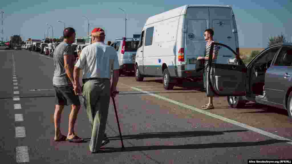 Людям похилого віку ставало погано, деякі знепритомніли