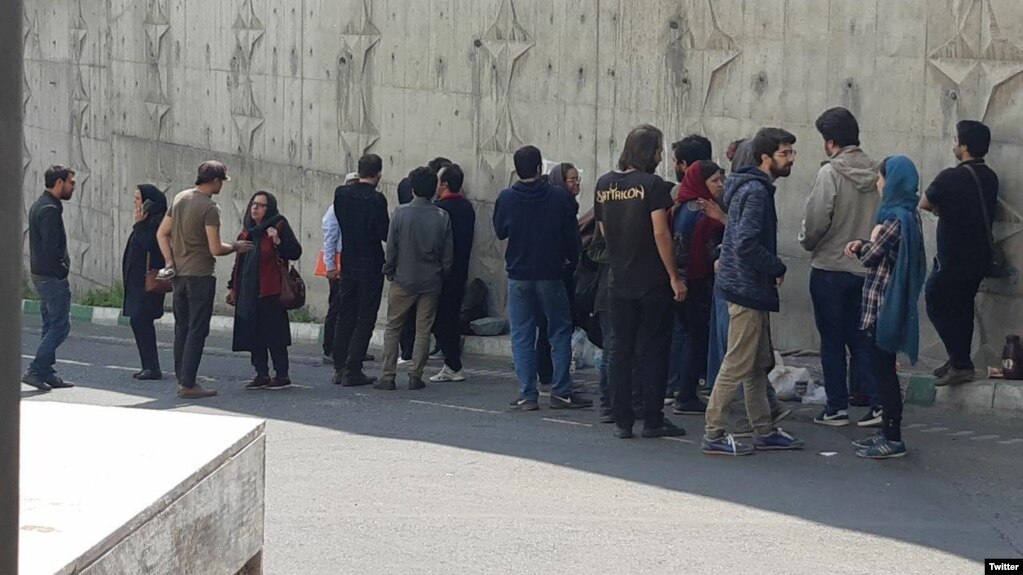 Ä°randa saxlanan iÅÃ§ilÉrin ailÉ Ã¼zvlÉri, Tehran, Evin hÉbsxanasÄ±.