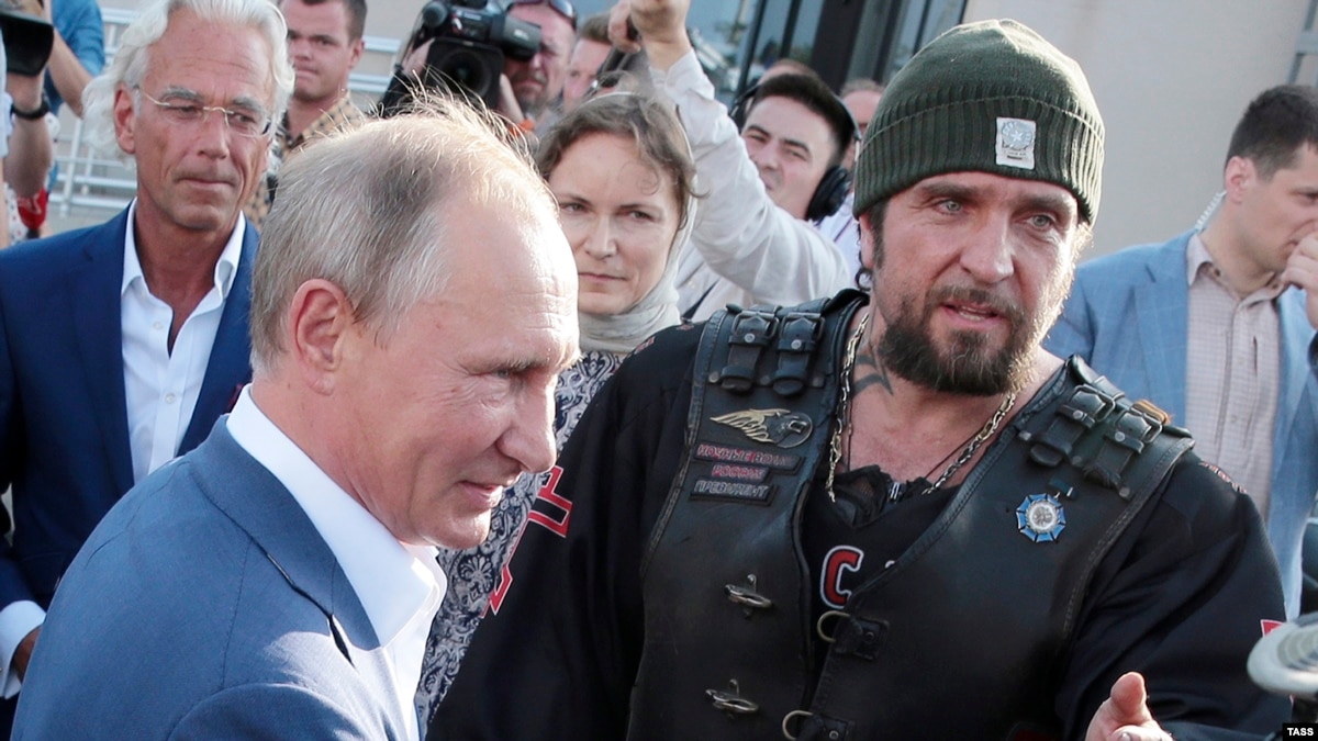 oi5.ru: «Жуткая эклектичная мешанина»: почему байкеры Залдостанова пытаются учит молодых луганчан «Жуткая эклектичная мешанина»: почему байкеры Залдостанова пытаются учит молодых луганчан