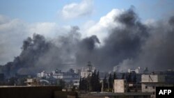 دخان يتصاعد بعد مواجهات في حلب السورية