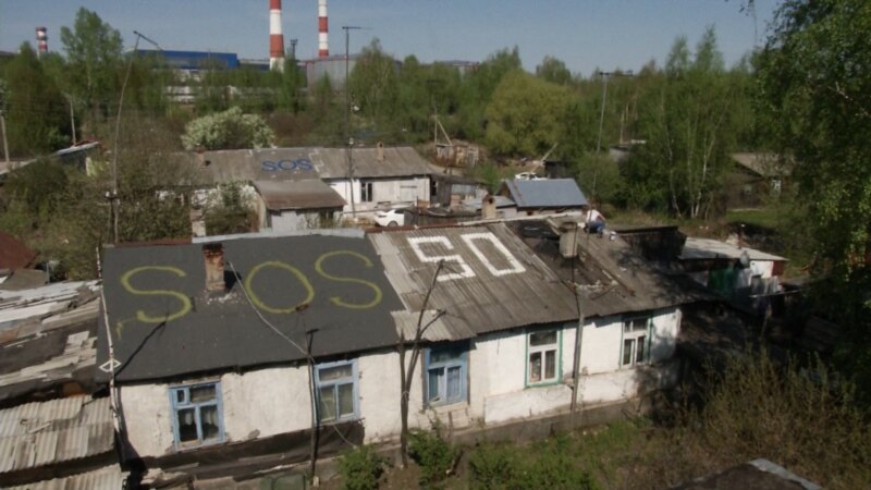 Казань: жители полуразваленных домов рисуют знак SOS на крышах